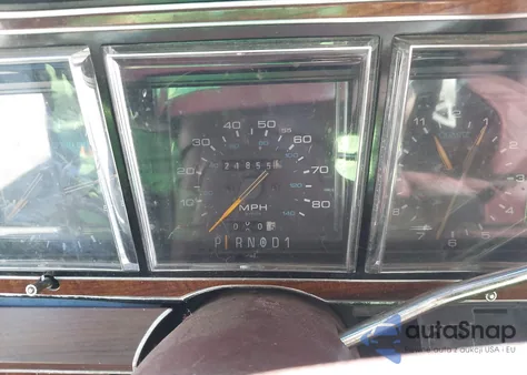 1989 Lincoln Town Car Signature z USA, uszkodzony, nr VIN 1LNBM82F1KY626931